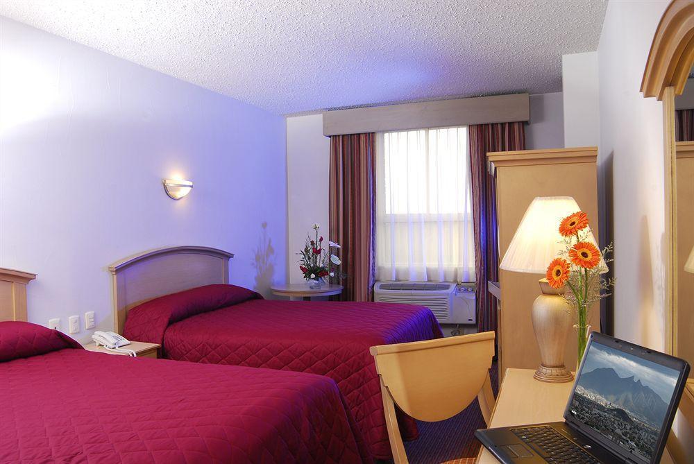 Fastos Hotel Monterrey Bagian luar foto
